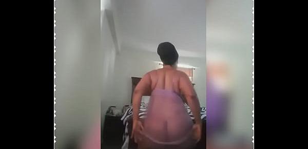  Ghana fat booty lady dance naked